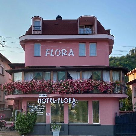 Family Hotel Flora Ζλάτογκραντ Εξωτερικό φωτογραφία