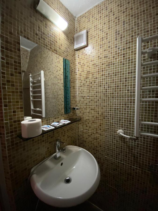 Family Hotel Flora Ζλάτογκραντ Δωμάτιο φωτογραφία