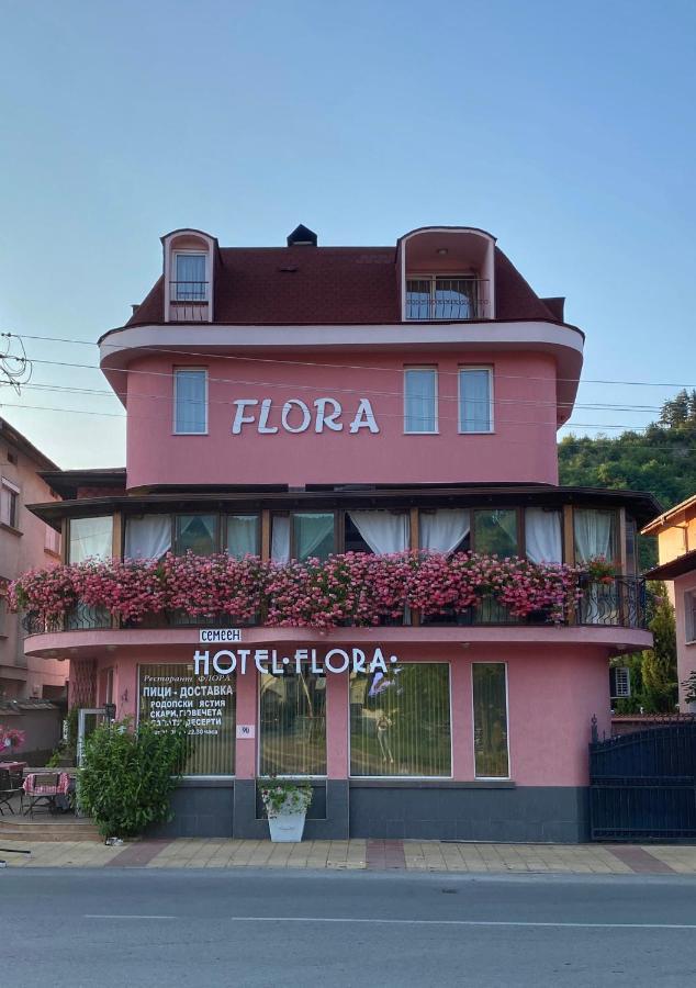 Family Hotel Flora Ζλάτογκραντ Εξωτερικό φωτογραφία