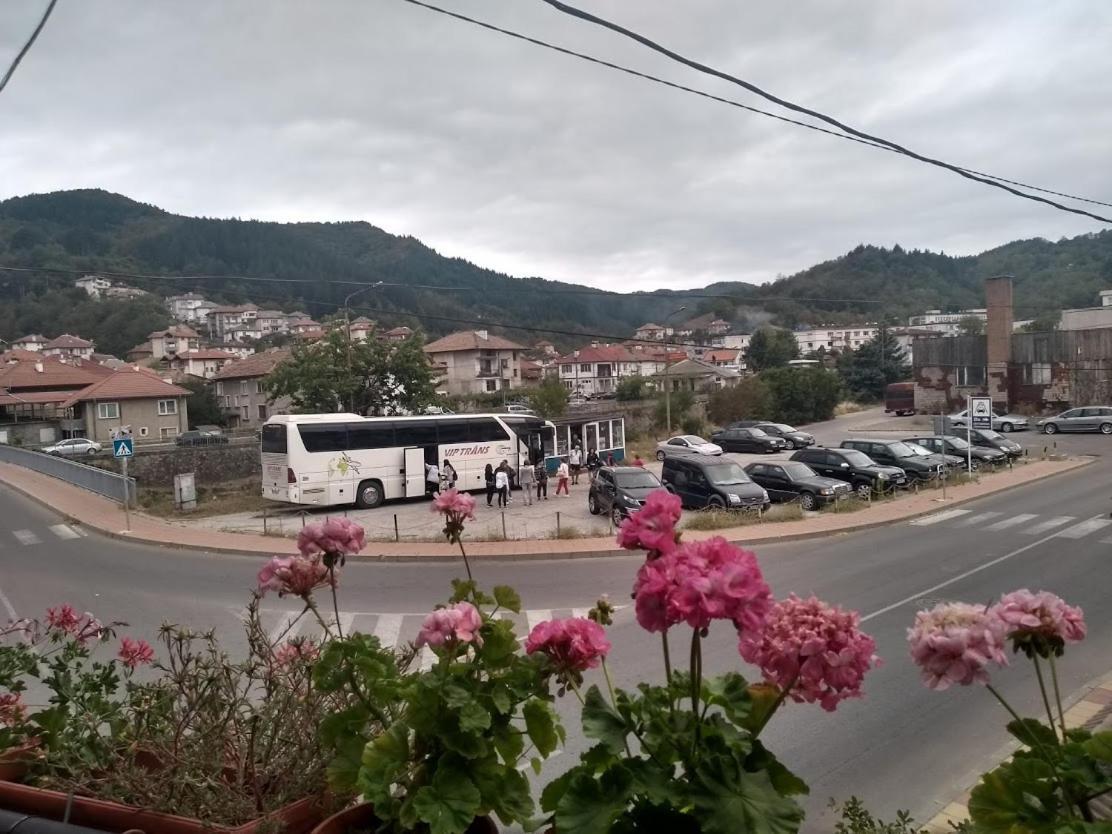 Family Hotel Flora Ζλάτογκραντ Εξωτερικό φωτογραφία