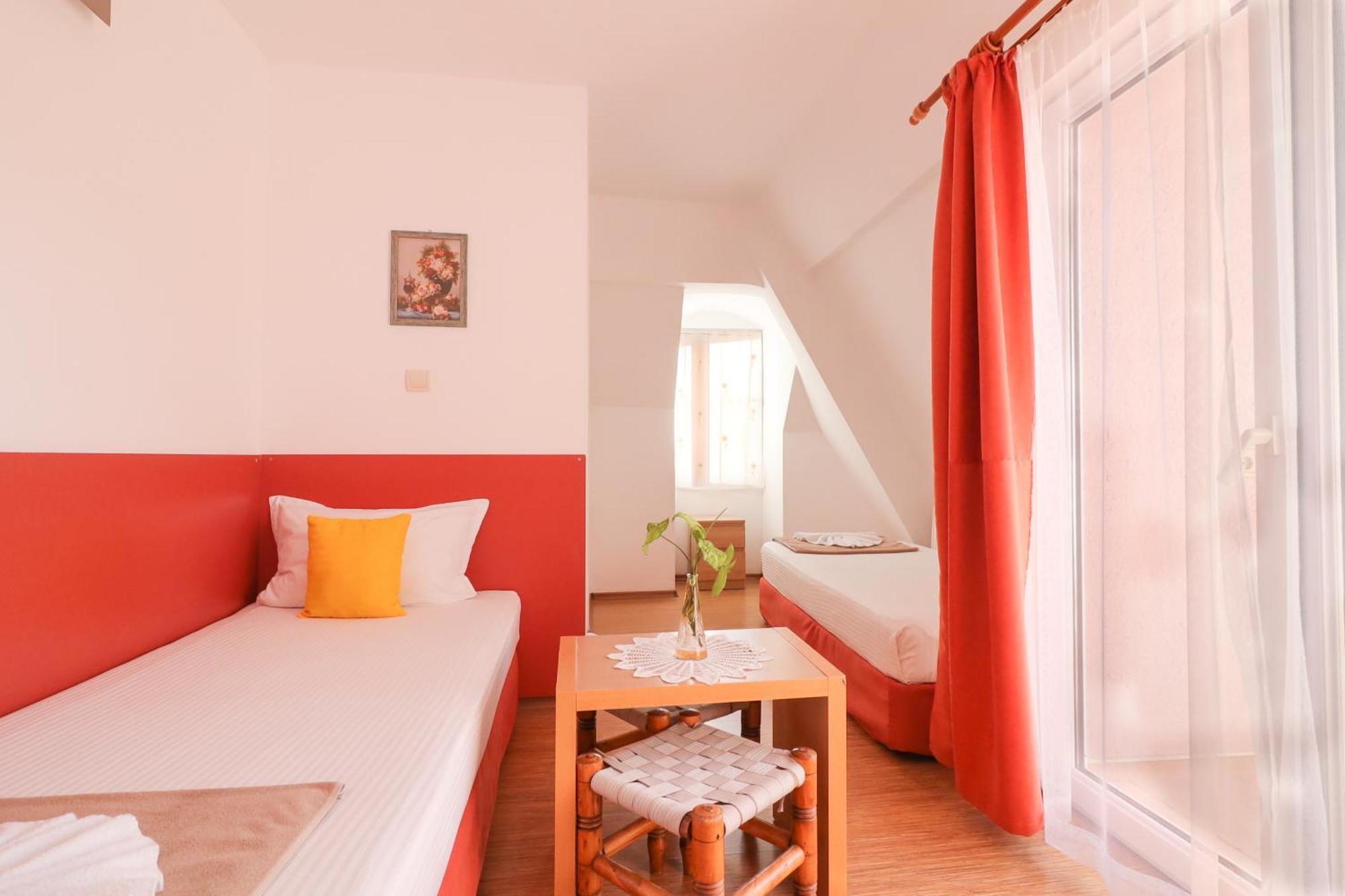 Family Hotel Flora Ζλάτογκραντ Εξωτερικό φωτογραφία