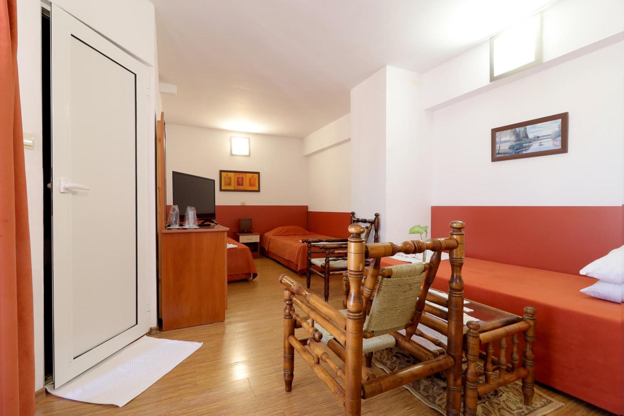 Family Hotel Flora Ζλάτογκραντ Εξωτερικό φωτογραφία