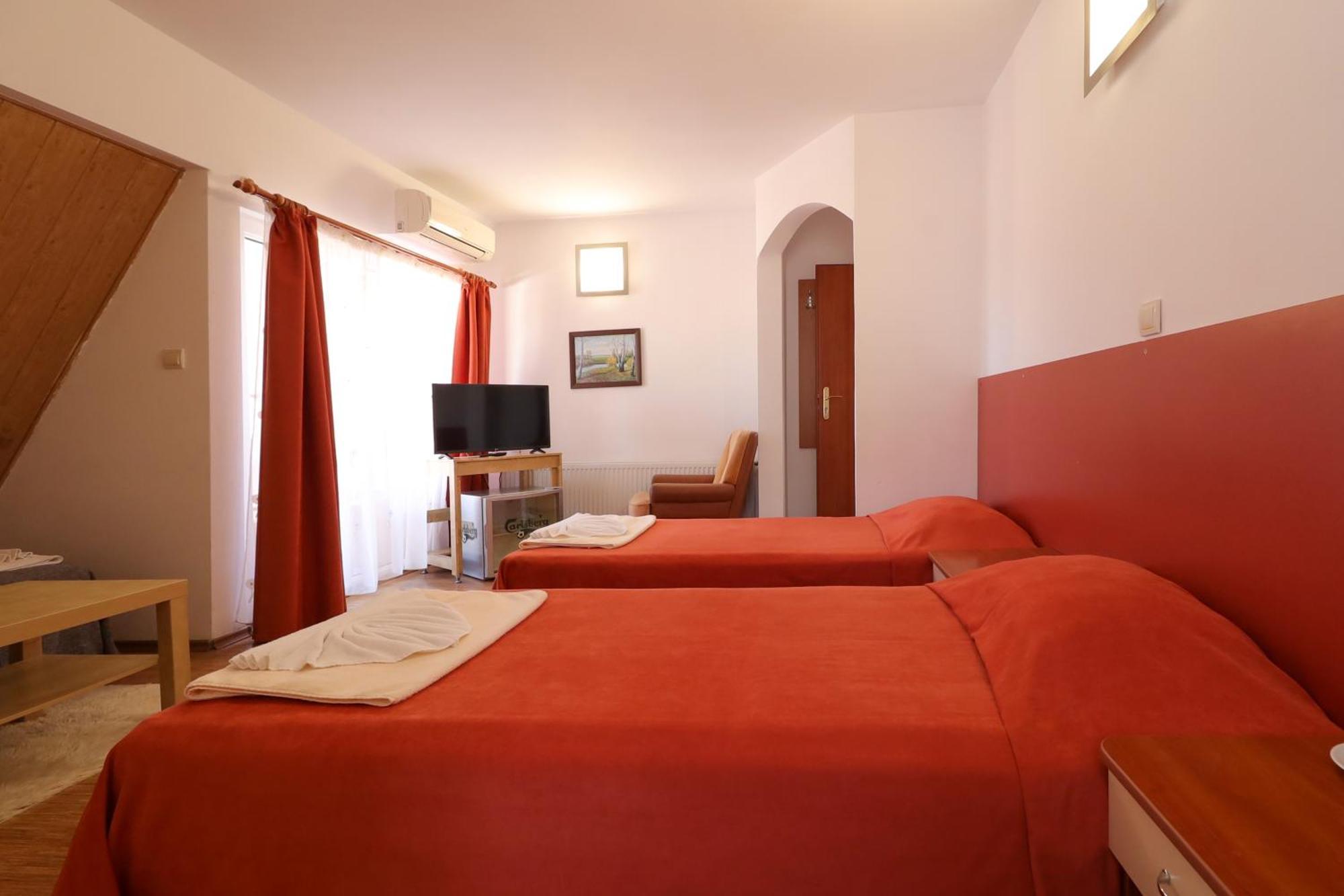 Family Hotel Flora Ζλάτογκραντ Εξωτερικό φωτογραφία