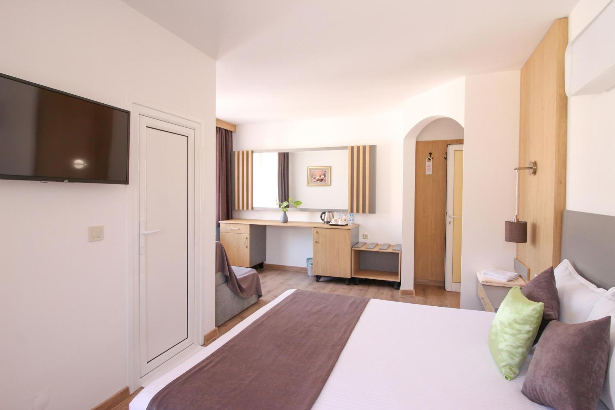 Family Hotel Flora Ζλάτογκραντ Εξωτερικό φωτογραφία