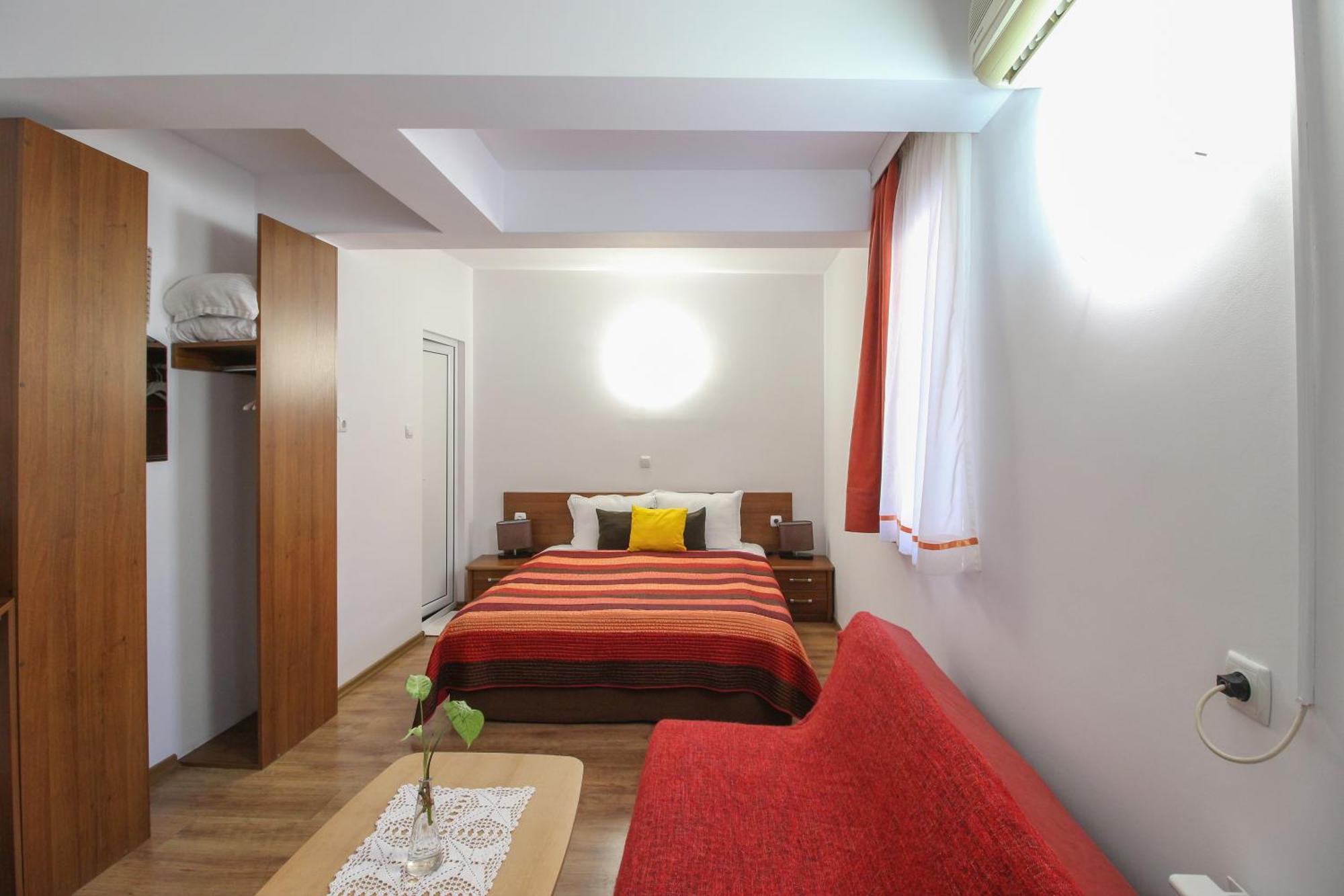 Family Hotel Flora Ζλάτογκραντ Εξωτερικό φωτογραφία
