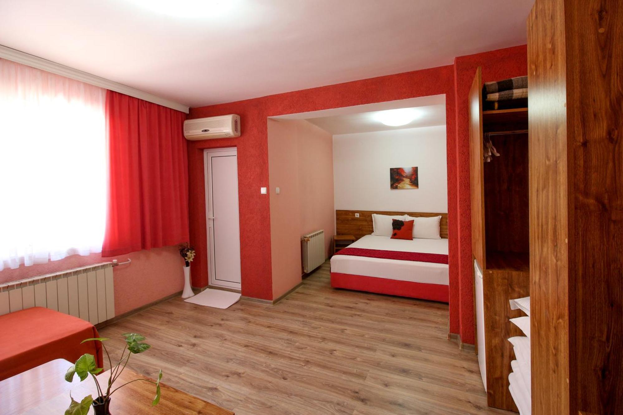 Family Hotel Flora Ζλάτογκραντ Εξωτερικό φωτογραφία