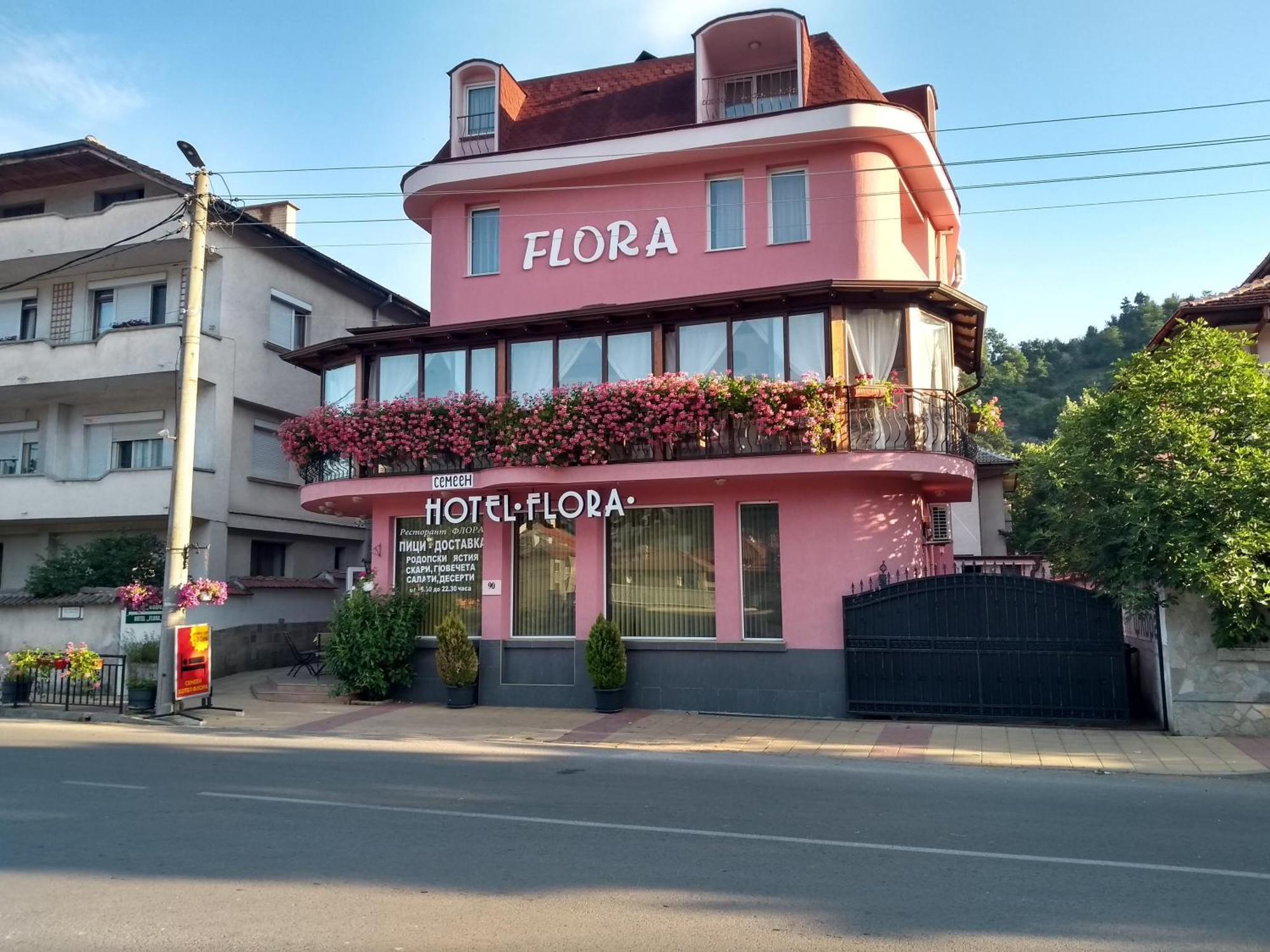 Family Hotel Flora Ζλάτογκραντ Εξωτερικό φωτογραφία