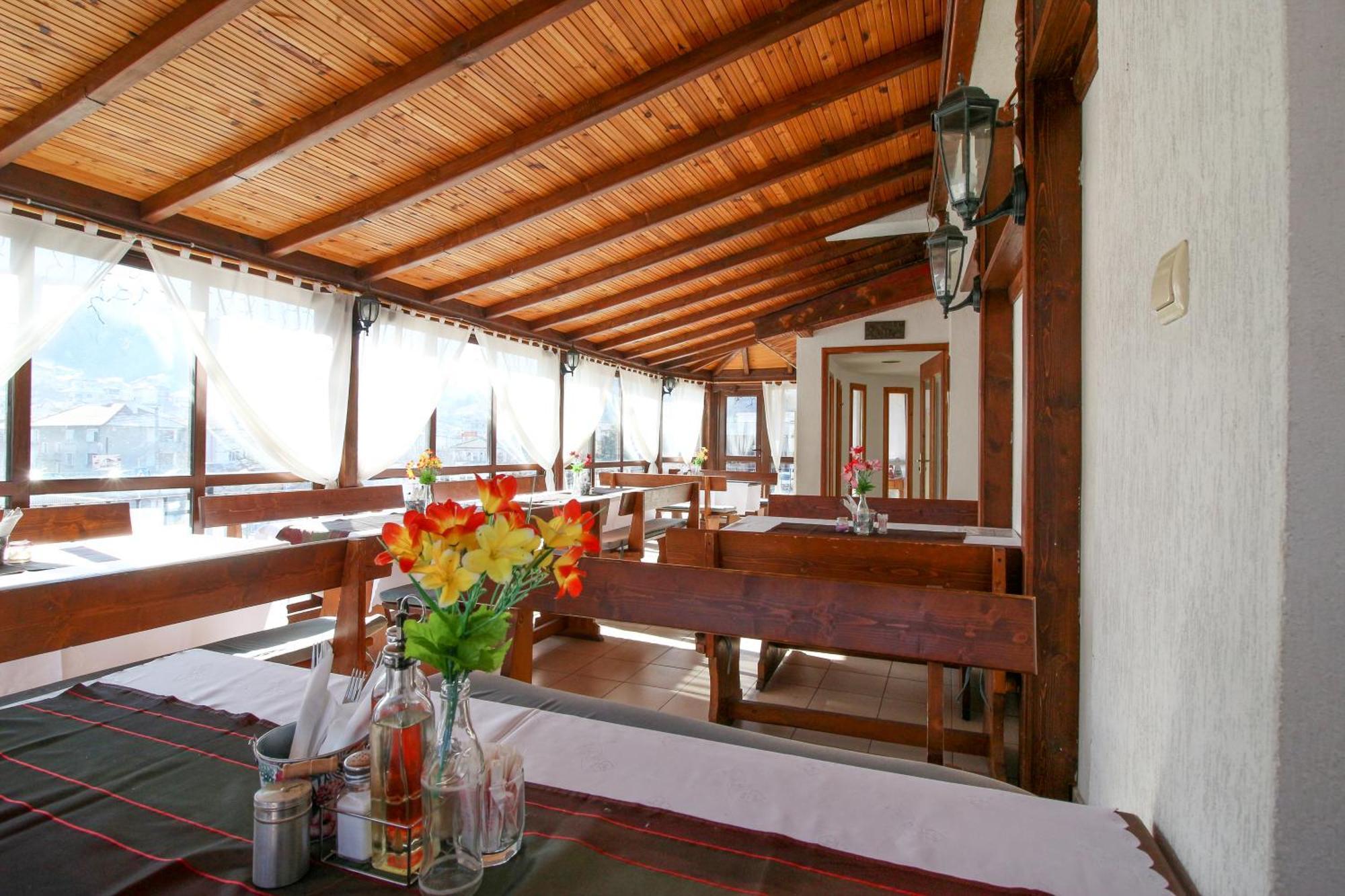 Family Hotel Flora Ζλάτογκραντ Εξωτερικό φωτογραφία