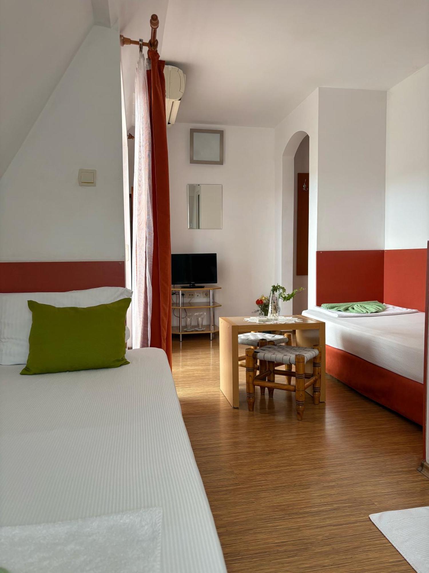 Family Hotel Flora Ζλάτογκραντ Εξωτερικό φωτογραφία