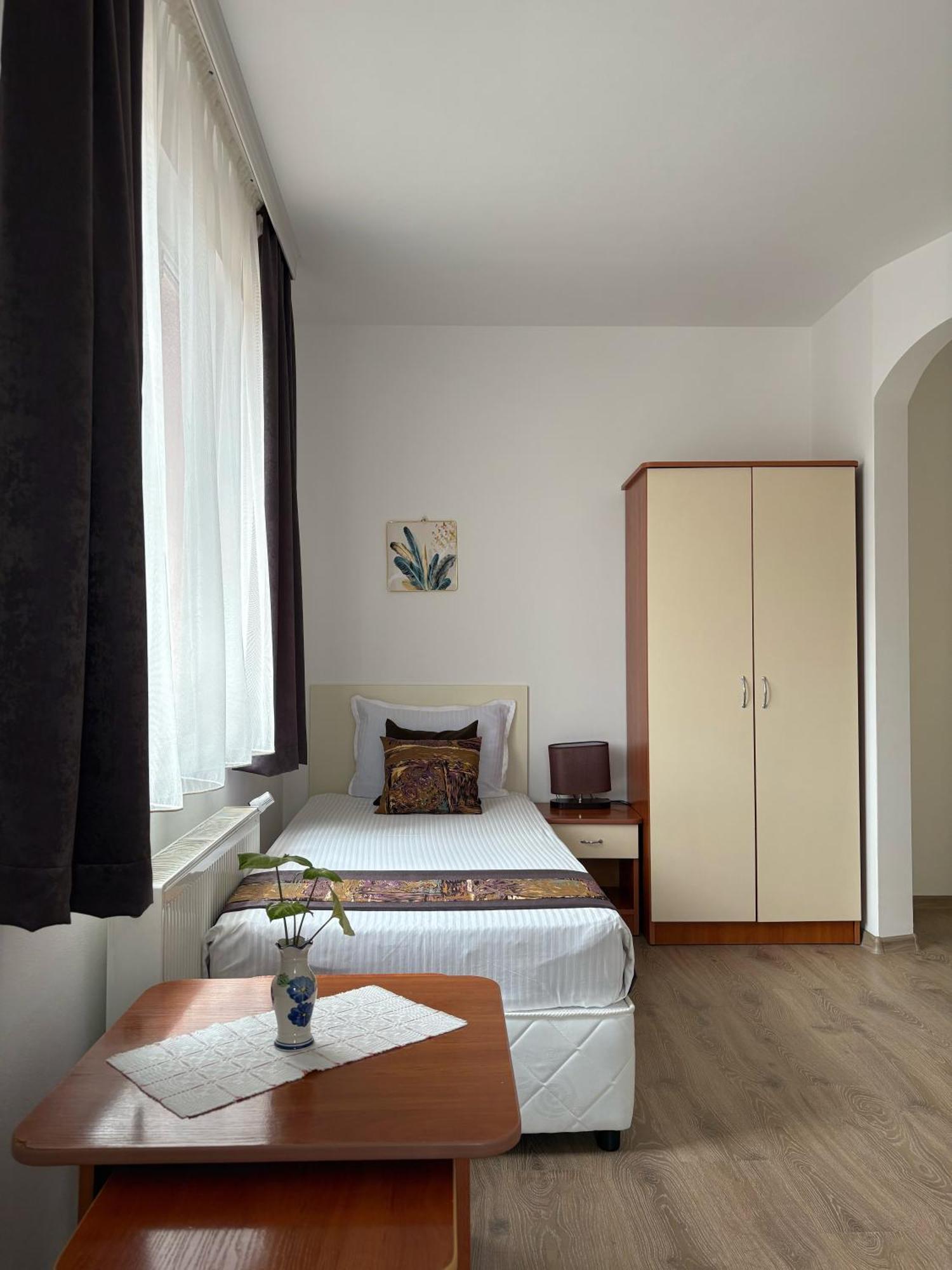 Family Hotel Flora Ζλάτογκραντ Εξωτερικό φωτογραφία