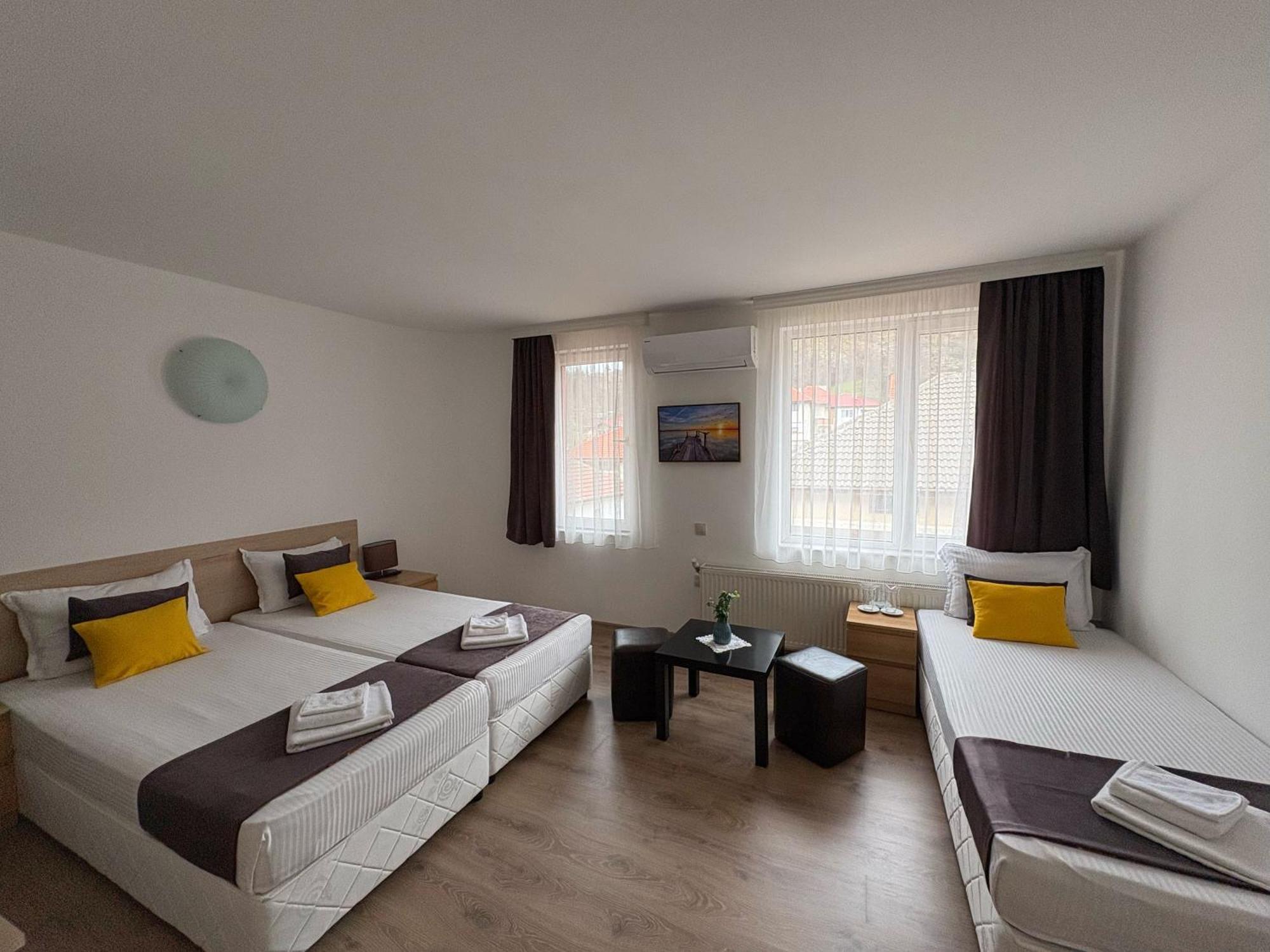 Family Hotel Flora Ζλάτογκραντ Εξωτερικό φωτογραφία