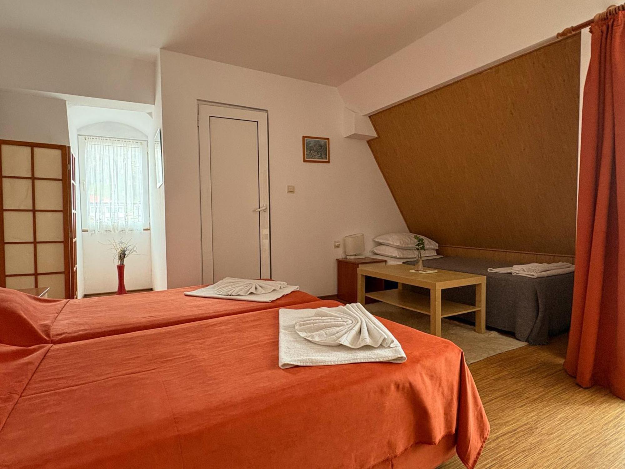 Family Hotel Flora Ζλάτογκραντ Εξωτερικό φωτογραφία