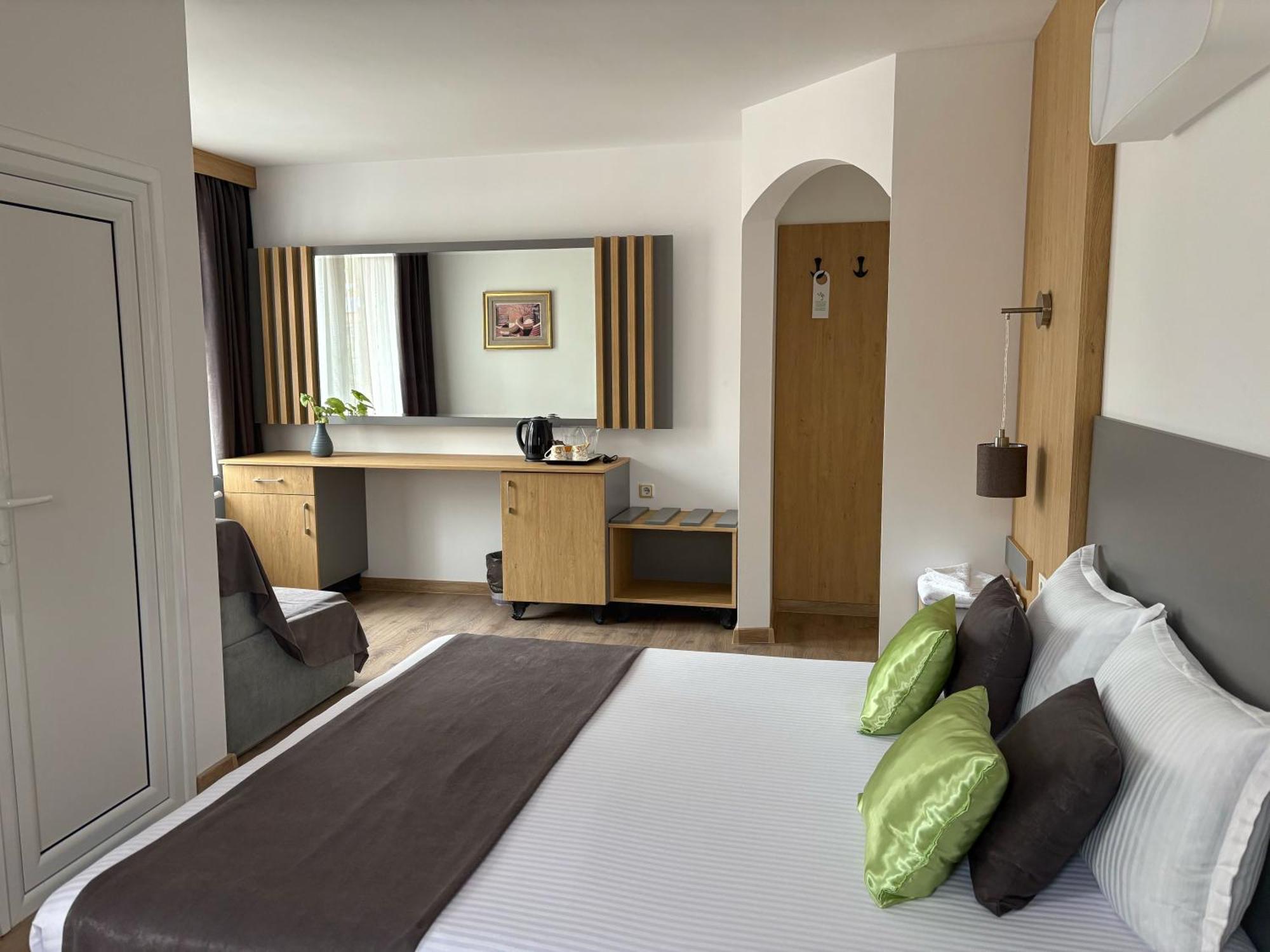 Family Hotel Flora Ζλάτογκραντ Εξωτερικό φωτογραφία