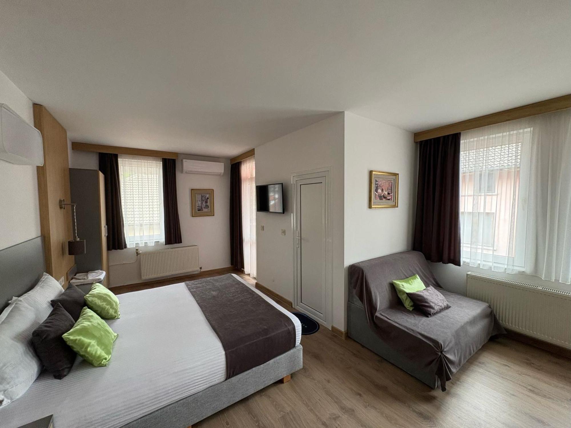 Family Hotel Flora Ζλάτογκραντ Εξωτερικό φωτογραφία