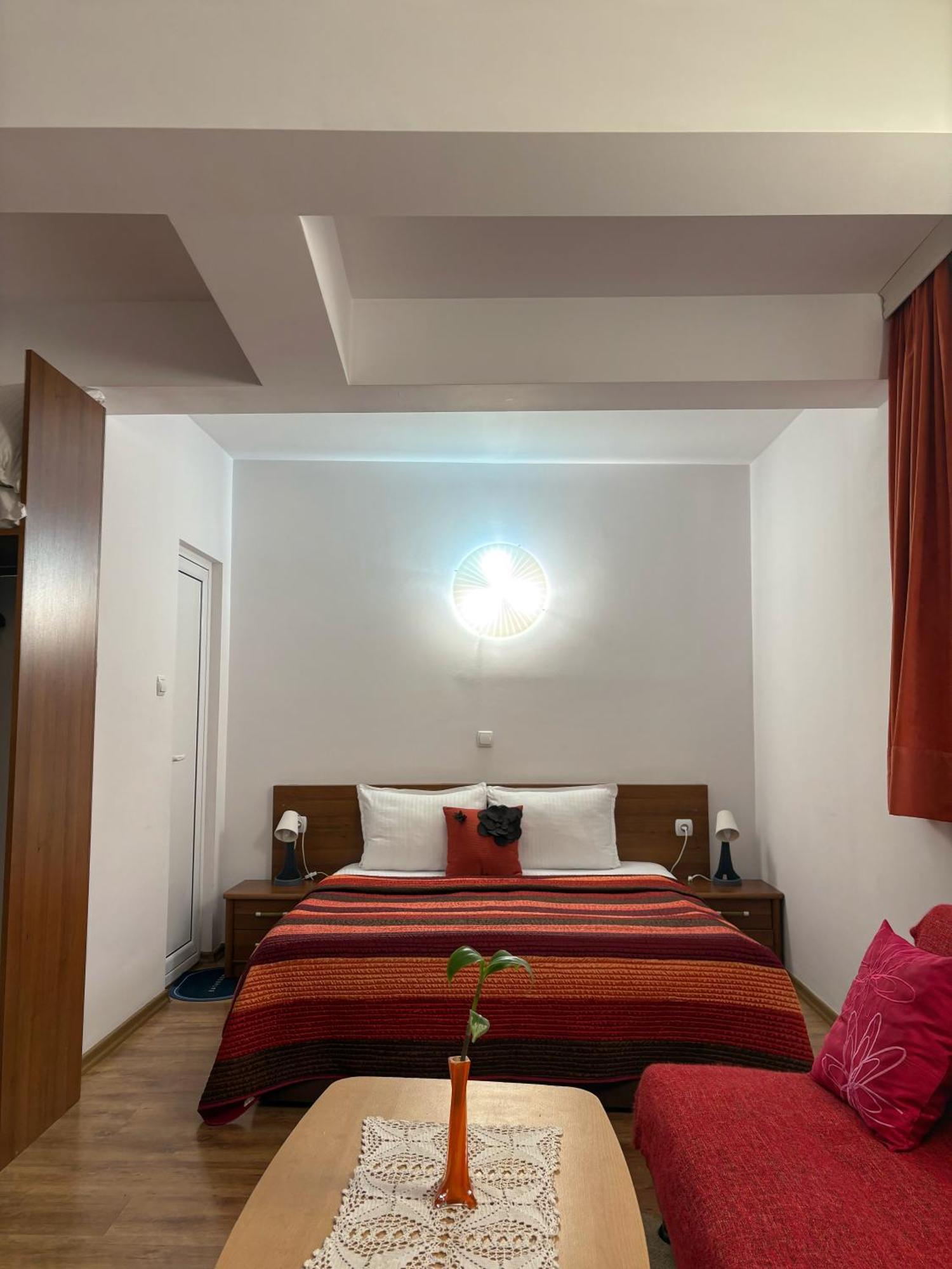 Family Hotel Flora Ζλάτογκραντ Εξωτερικό φωτογραφία