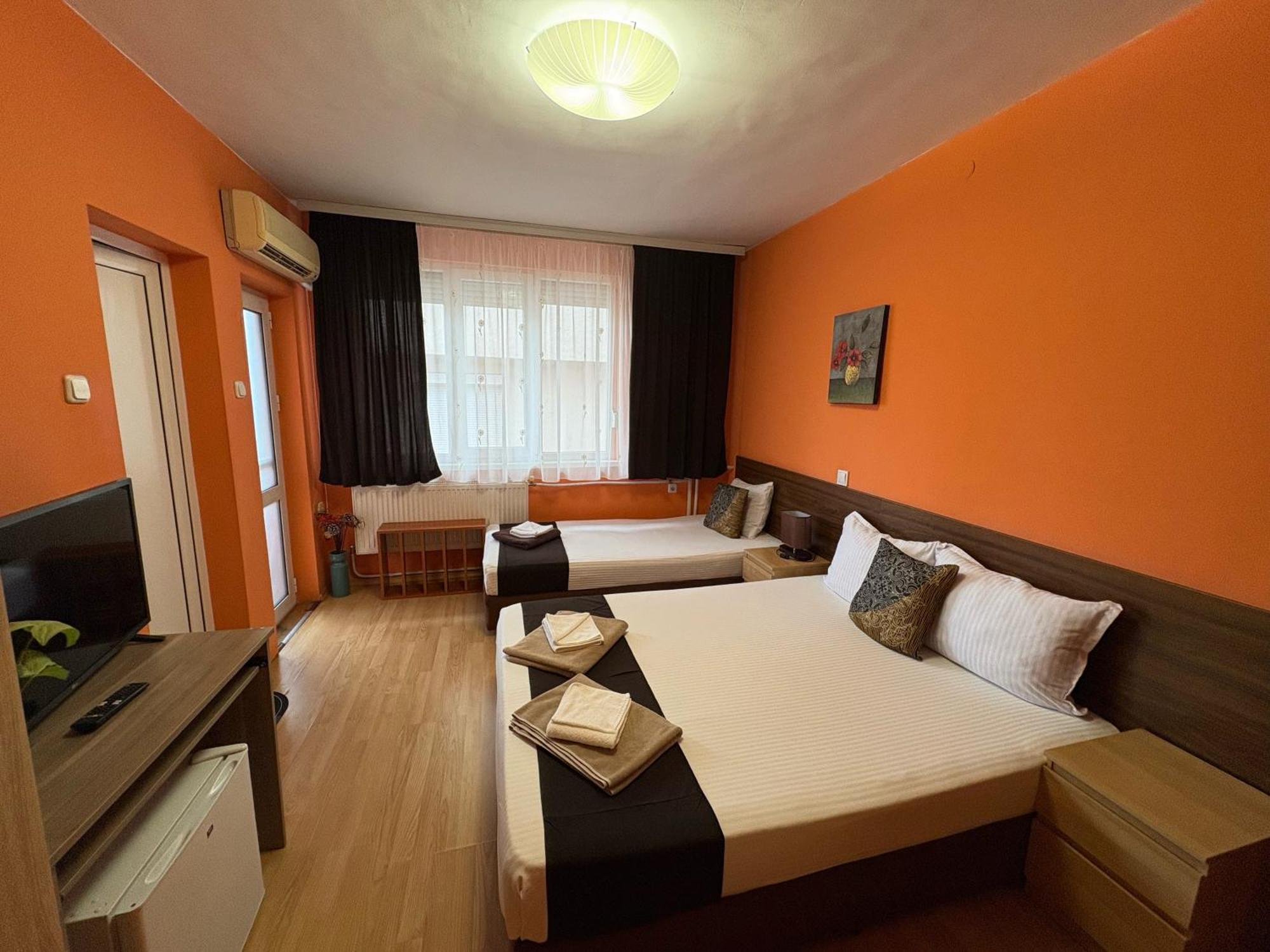 Family Hotel Flora Ζλάτογκραντ Εξωτερικό φωτογραφία