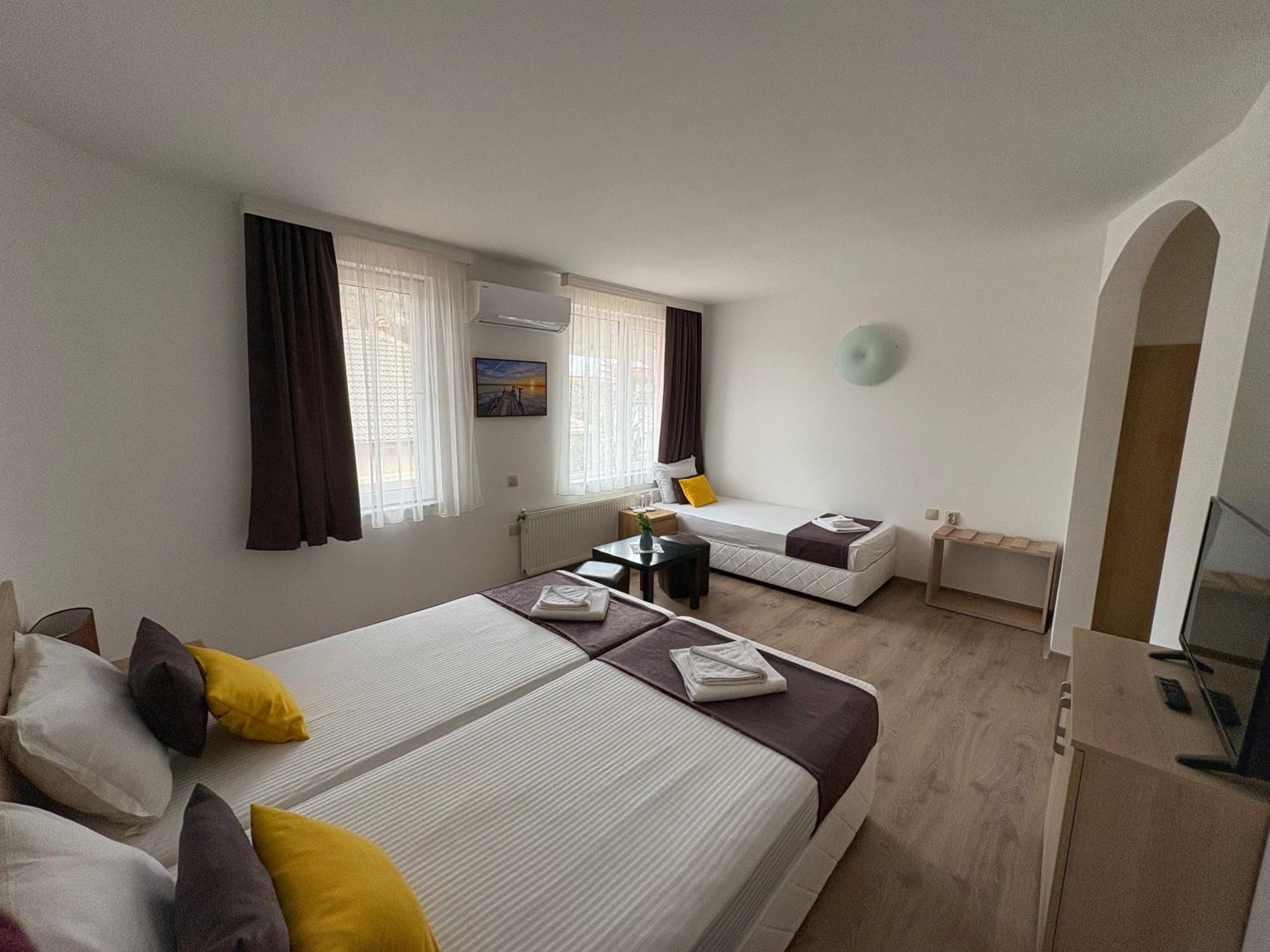 Family Hotel Flora Ζλάτογκραντ Εξωτερικό φωτογραφία