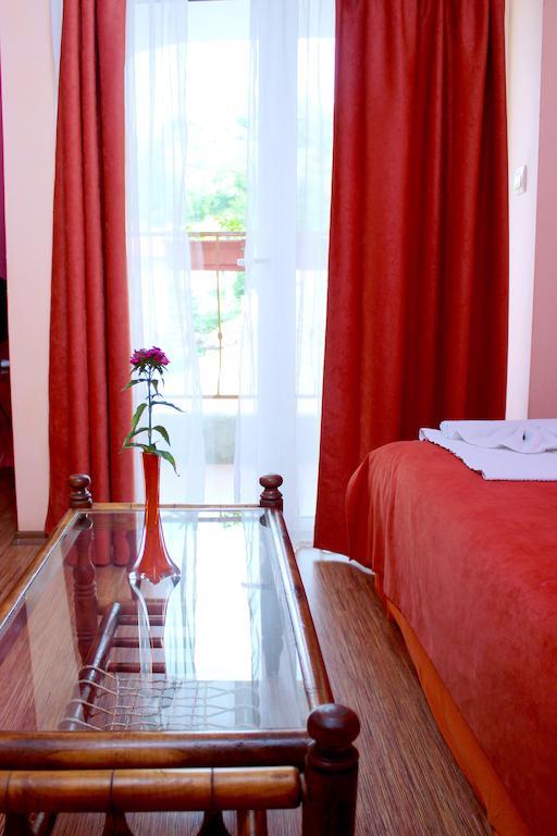 Family Hotel Flora Ζλάτογκραντ Δωμάτιο φωτογραφία