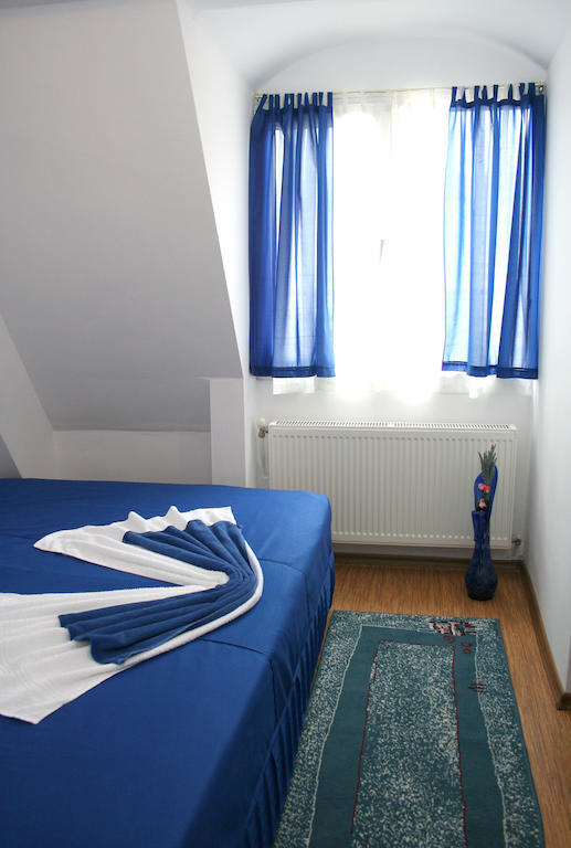 Family Hotel Flora Ζλάτογκραντ Δωμάτιο φωτογραφία
