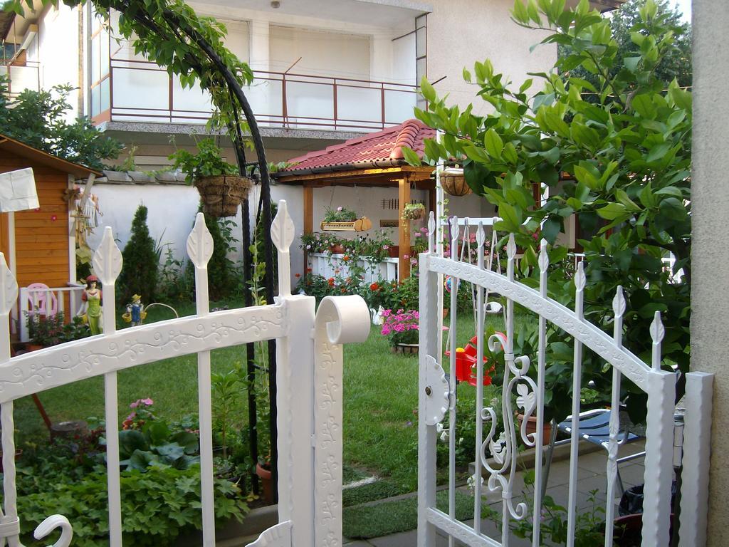 Family Hotel Flora Ζλάτογκραντ Εξωτερικό φωτογραφία
